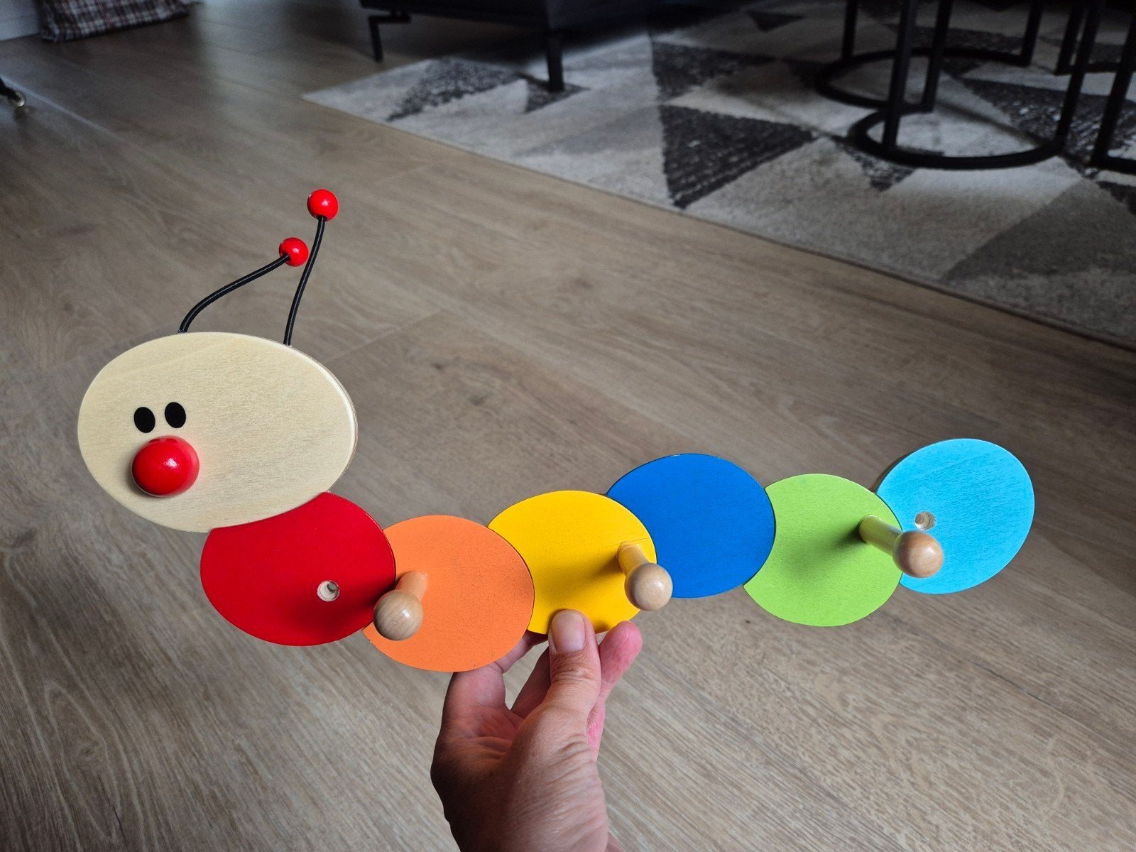 Vrolijke rups kapstok voor kinderkamer, Huis en Inrichting, Gebruikt, Ophalen of Verzenden, Minder dan 100 cm, Kinderkapstok