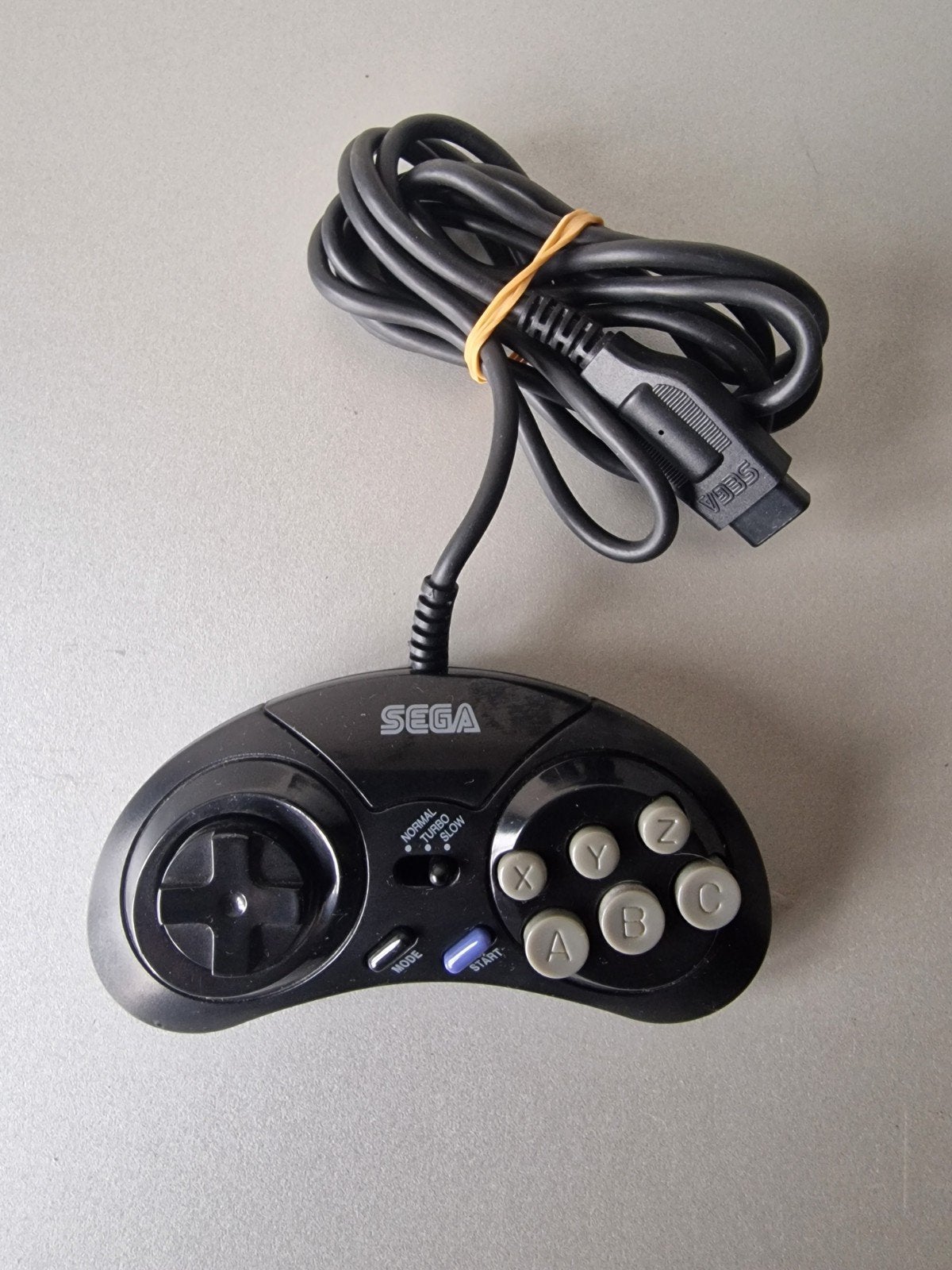 Sega mega drive 6 button controller origineel., Spelcomputers en Games, Spelcomputers | Sega, Ophalen of Verzenden, Zo goed als nieuw