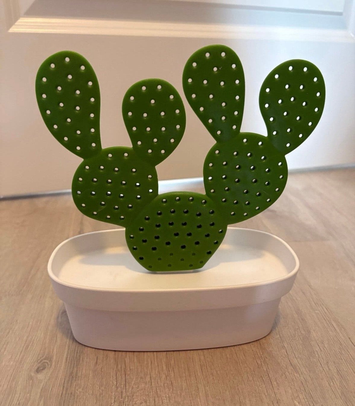 Leuk sieradenbakje in de vorm van een cactus, Groen, Kunststof, Ophalen of Verzenden, Zo goed als nieuw