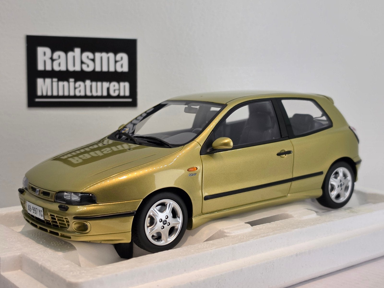 Fiat Bravo 2.0 HGT 1995 - Giallo Superga - 1:18 Laudoracing, Hobby en Vrije tijd, Auto, Nieuw, Ophalen of Verzenden, Laudo racing 1:18