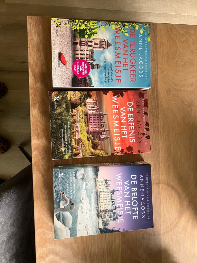 Te koop: boeken van Anne jacobs het Weesmeisje, Ophalen of Verzenden, Zo goed als nieuw