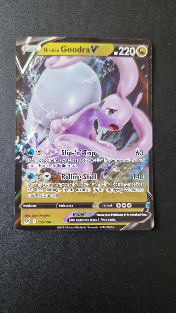 Hisuian Goodra V 135/196 Lost Origin Pokemon, Ophalen of Verzenden, Zo goed als nieuw, Losse kaart
