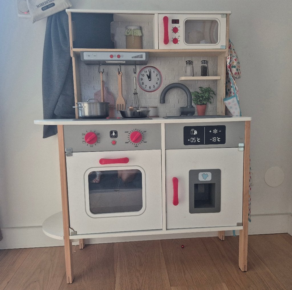 Leuk kinderkeukentje met toebehoren!, Ophalen, Gebruikt, Hout, Speelkeuken