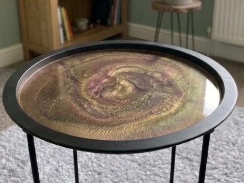 H@ndmade by Amri | Bijzettafel met afneembaar blad van epoxy, 45 tot 60 cm, Minder dan 55 cm, Rond, Nieuw