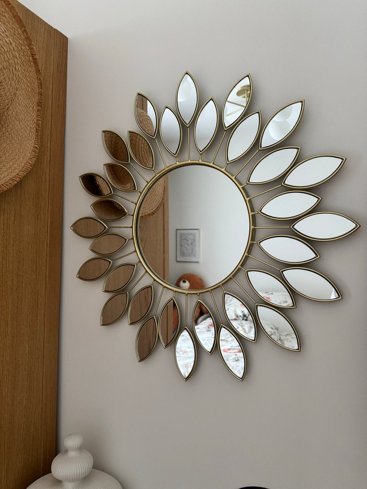 Gouden spiegel met bladvormige details, Ophalen, Zo goed als nieuw, Rond, 50 tot 75 cm