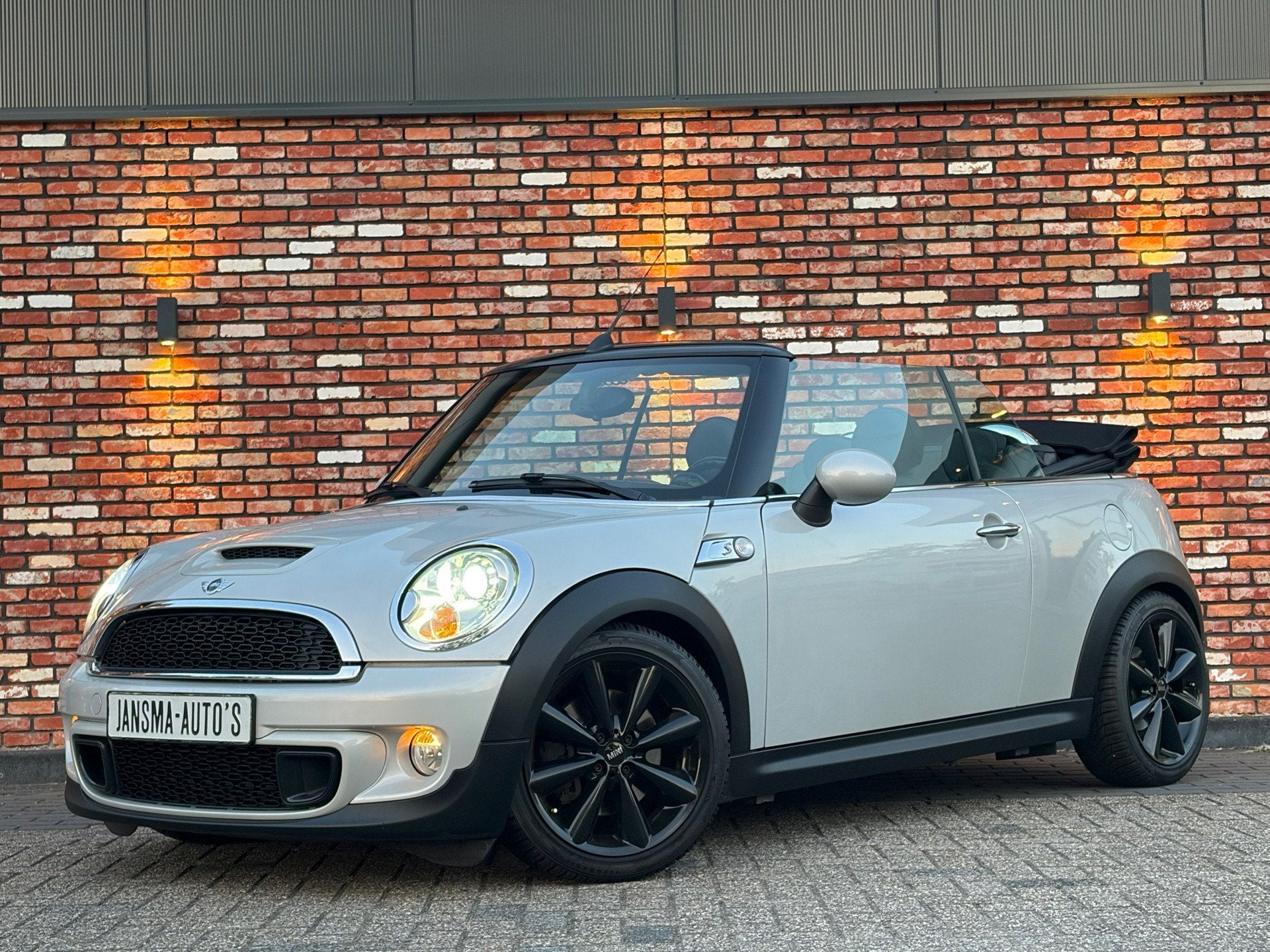 MINI Cabrio 1.6 Cooper S Chili White Silver Nav/Cruise Stoel, Voorwielaandrijving, Gebruikt, Zwart, 4 cilinders