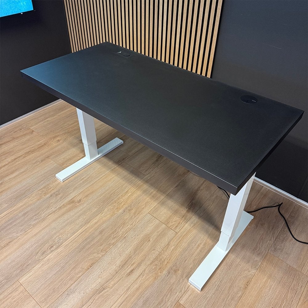 Actiforce Elements Solid 1380 Zit-sta bureau 138x67 cm zwart, Ophalen, Elektrisch, Metaal, 67 cm