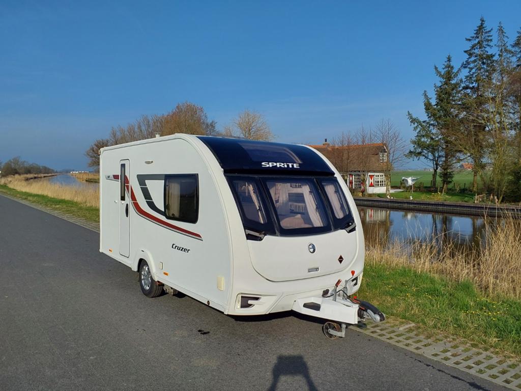 Sprite Cruzer 460 SR zeer compleet uitgeruste  caravan, Caravans en Kamperen, Caravans, Dwarsbed, Rondzit, Tot en met 2, 4 tot 5 meter