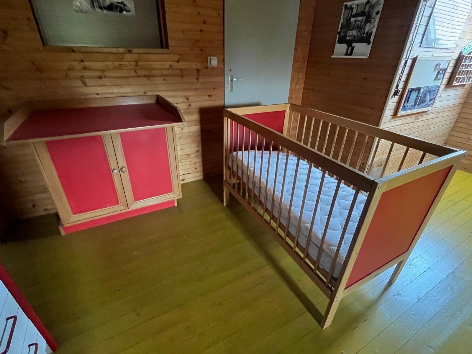 Ledikant met matras en commode - Zo goed als nieuw, Ophalen, Zo goed als nieuw, Ledikant