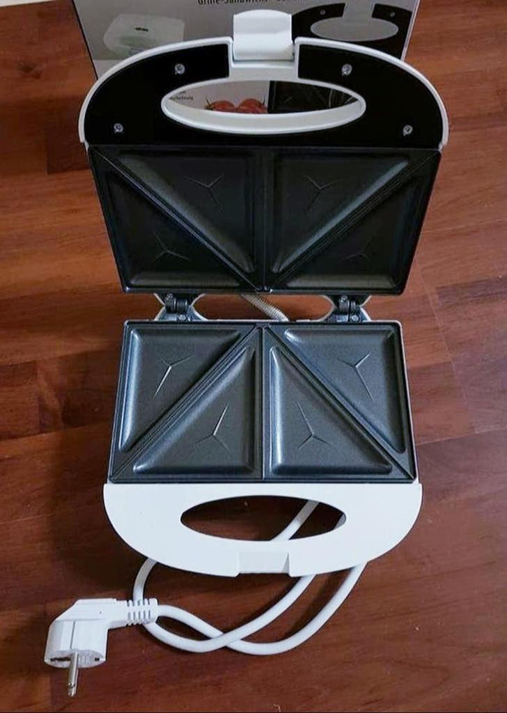 NIEUW! Tosti ijzer apparaat sandwich toaster wit, Ophalen, Zo goed als nieuw