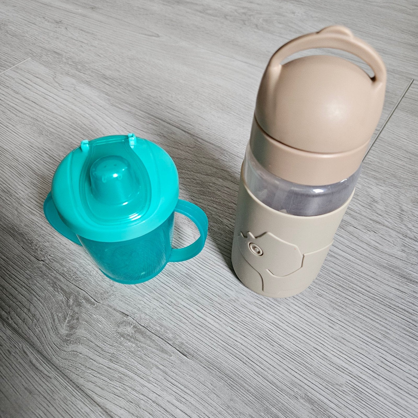 Set van 2 kinderbekers: tuitbeker en drinkfles, Ophalen of Verzenden, Zo goed als nieuw
