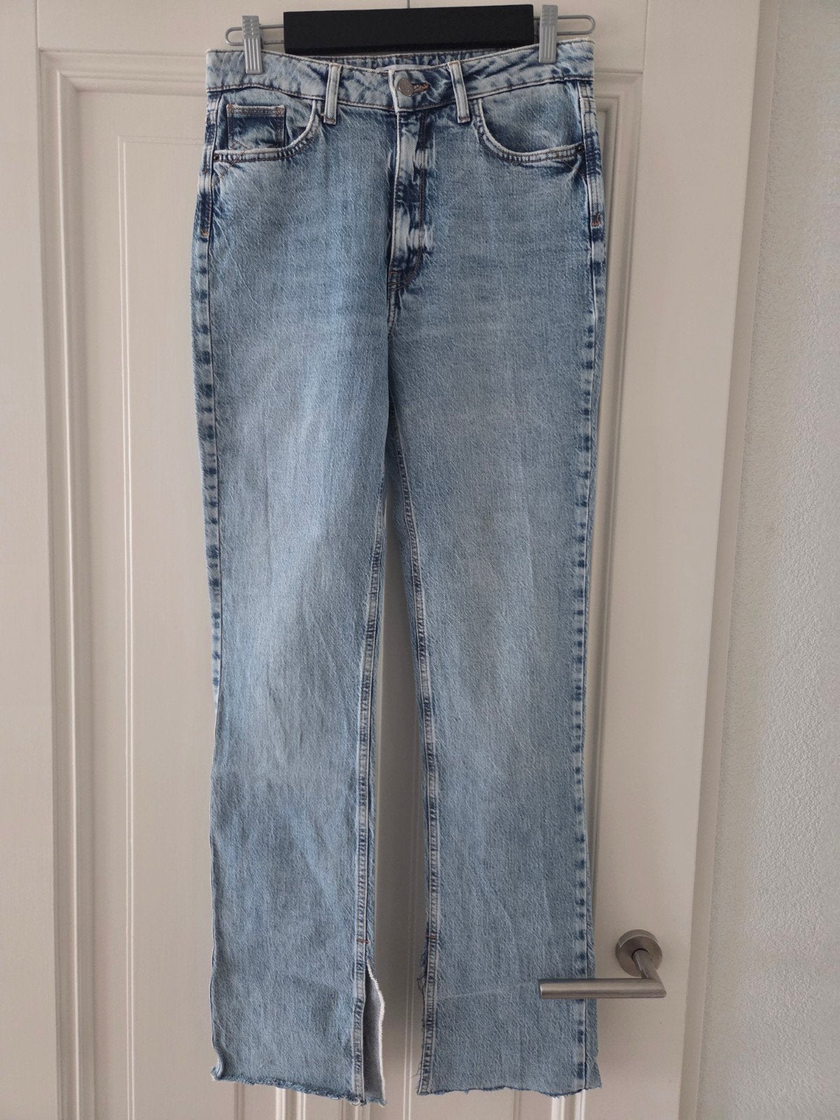 Lichtblauwe jeans met split, maat 38, Blauw, Zara, Ophalen of Verzenden, Zo goed als nieuw
