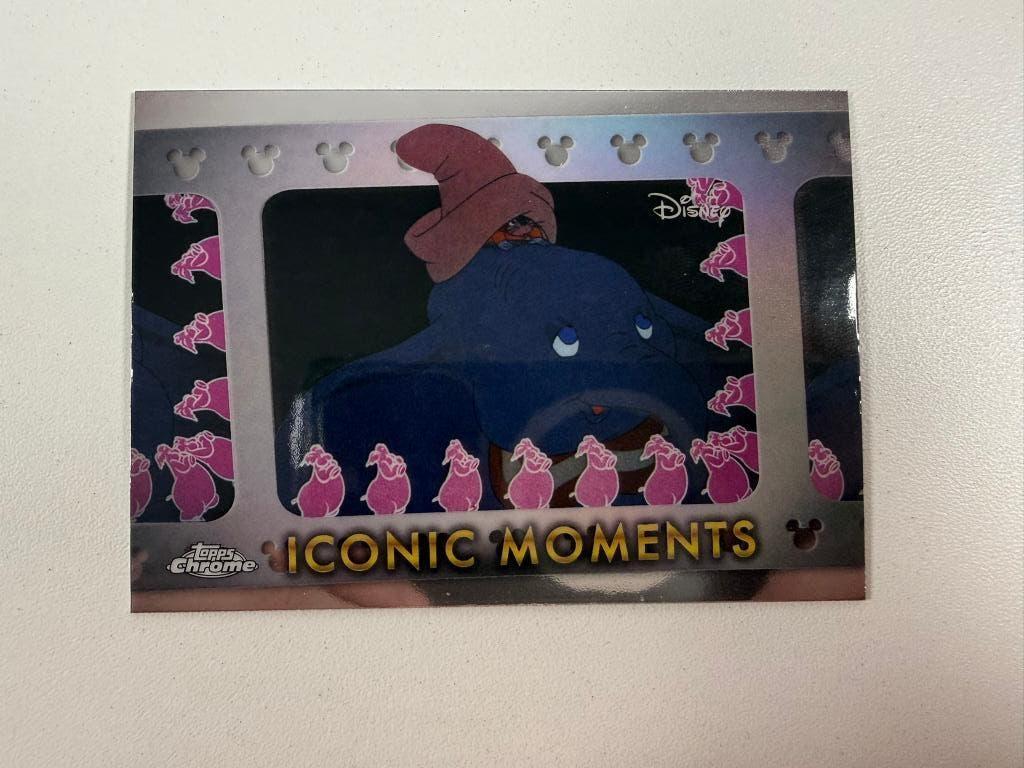 Pink Elephants on Parade Topps Chrome Disney 2025, Verzamelen, Ophalen of Verzenden, Bambi of Dumbo, Nieuw, Plaatje of Poster