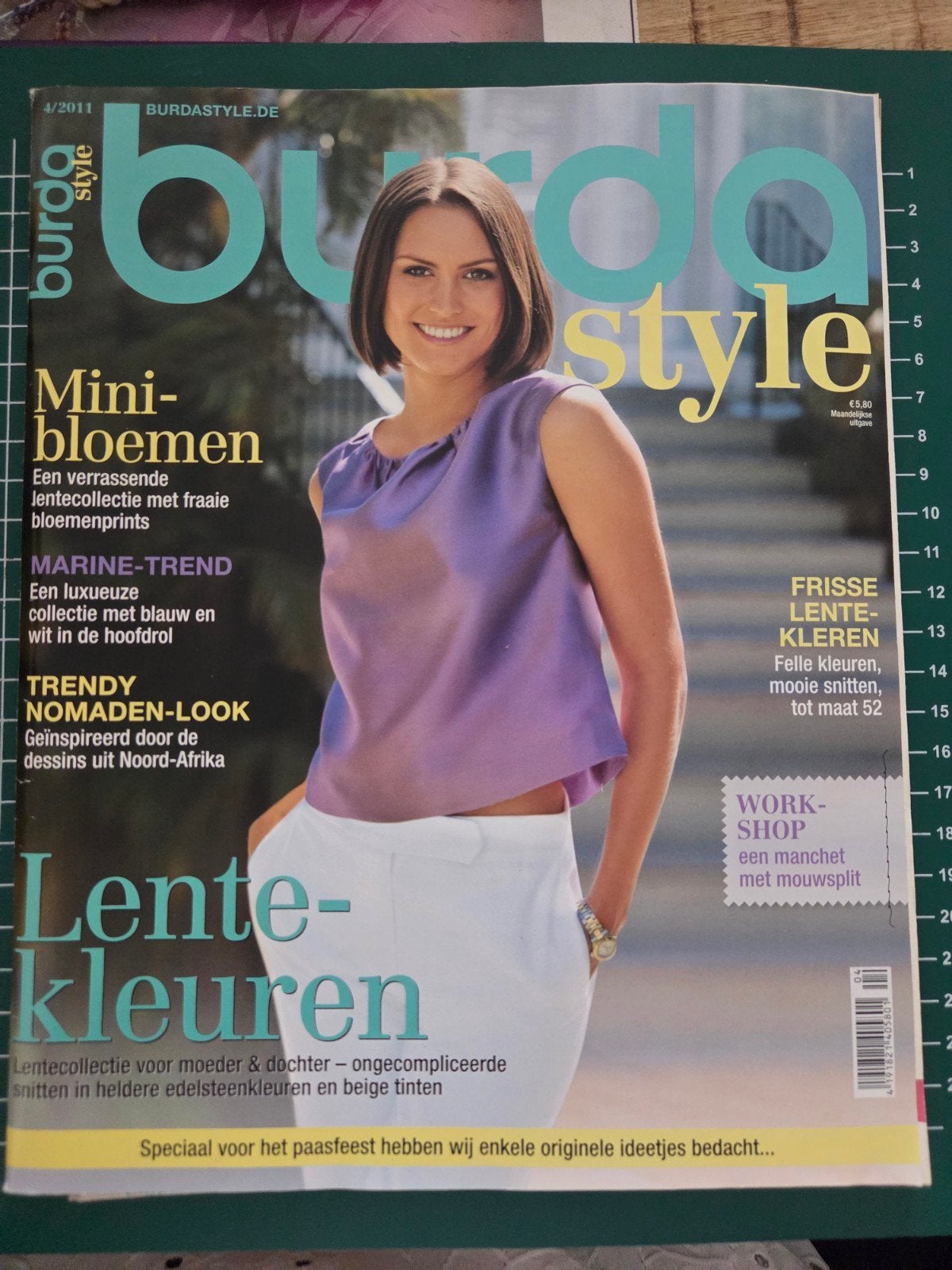 Burda Style 4/2011 - Lente kleuren, Burda, Ophalen of Verzenden, Zo goed als nieuw