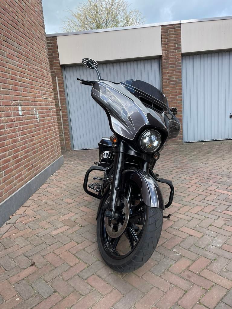 Harley Davidson street Glide Bagger, 2 cilinders, 1690 cc, Chopper, Particulier