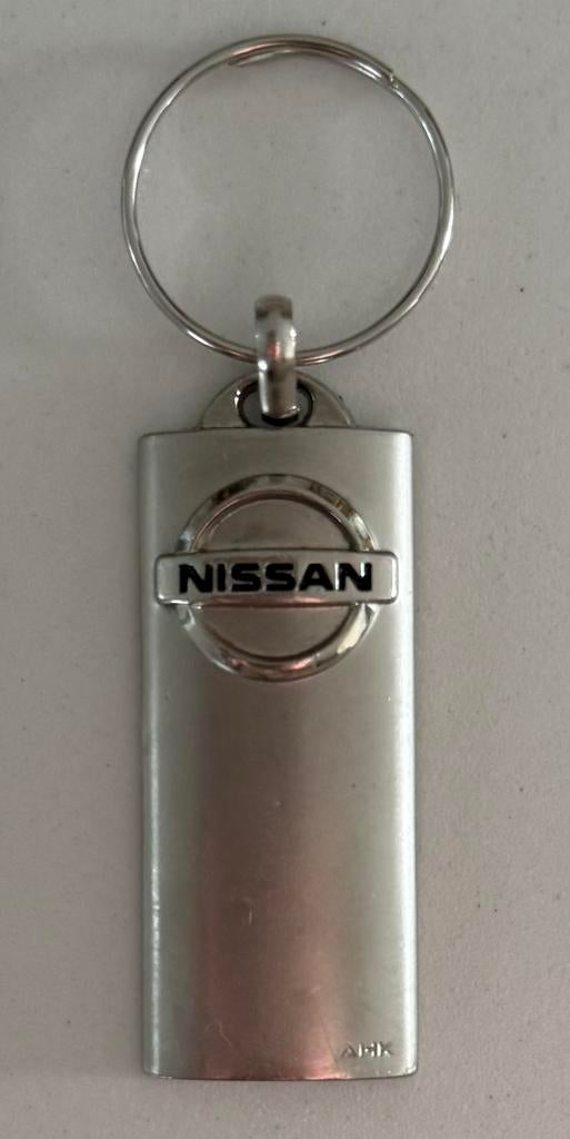 Mooie metalen NISSAN sleutelhanger, Ophalen of Verzenden, Zo goed als nieuw