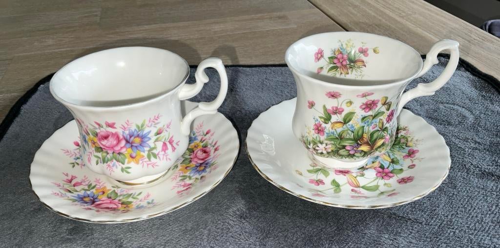 Royal Albert Bone China Moss Rose Kop en Schotel Jaren ‘60, Antiek en Kunst, Ophalen of Verzenden