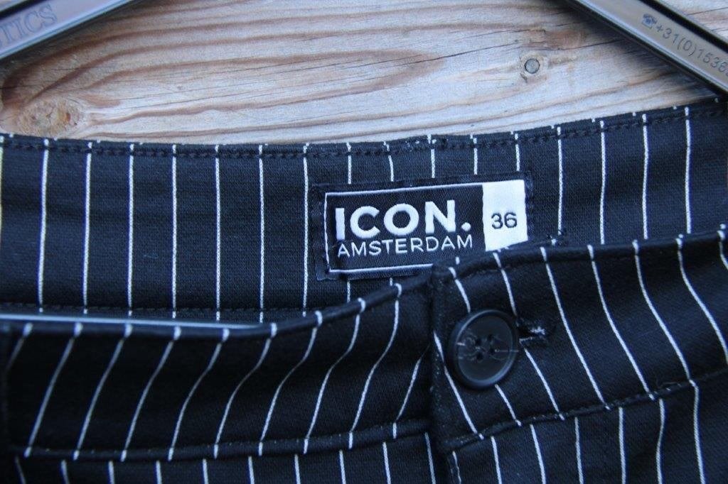 Broek zwart streep Icon Amsterdam mt 36 Vaste prijs, Kleding | Heren, Broeken en Pantalons, Maat 52/54 (L), Zwart, Ophalen of Verzenden