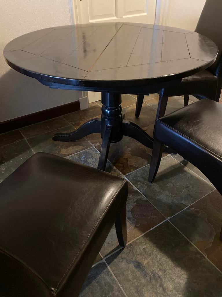 Tafel rond 120cm doorsnee. Donker eiken, Ophalen, Gebruikt, Vier personen, Klaasiek