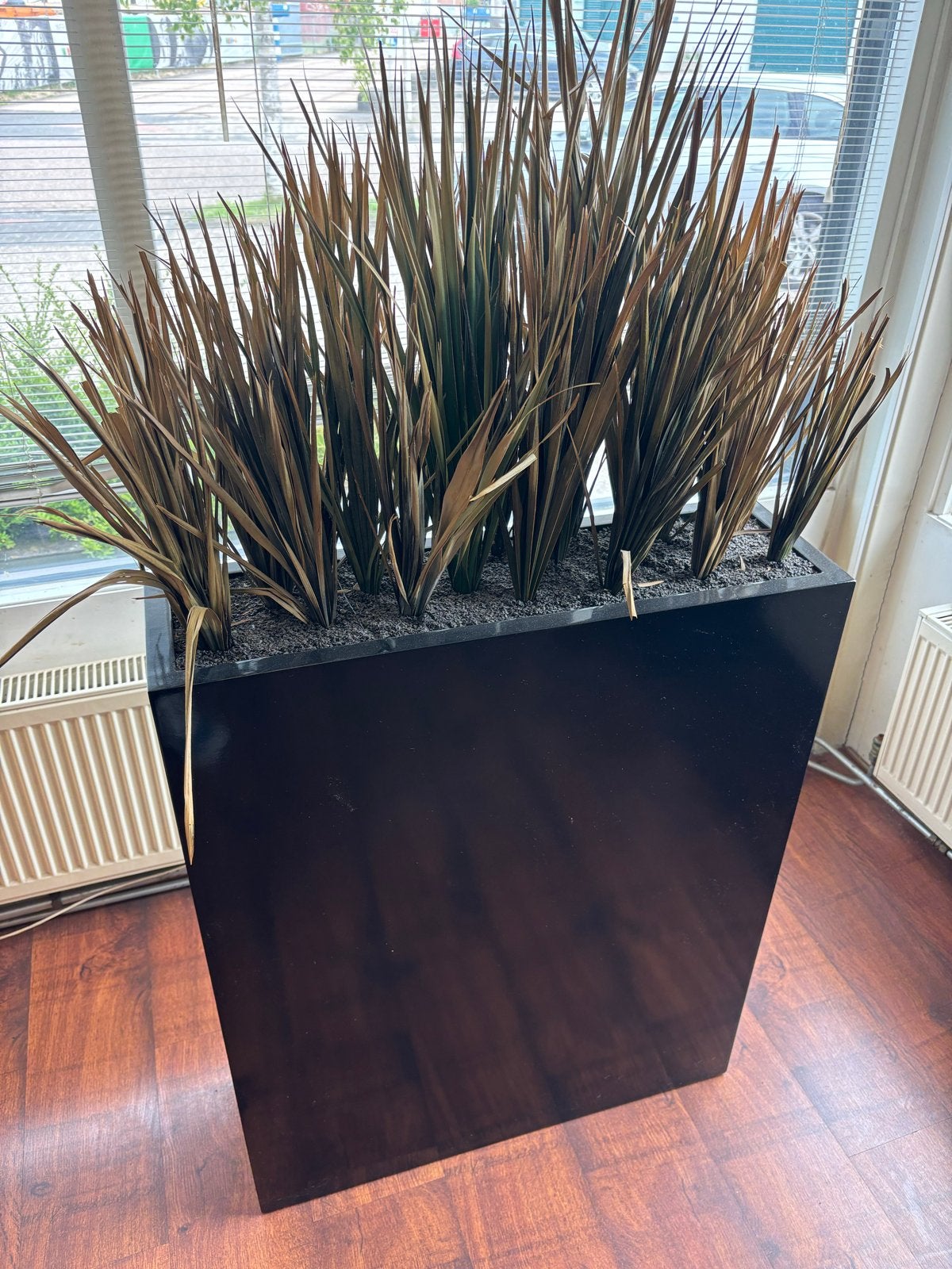 Twee hoge zwarte plantenbakken - 90x70cm, Overige materialen, Gebruikt, Ophalen of Verzenden, Binnen