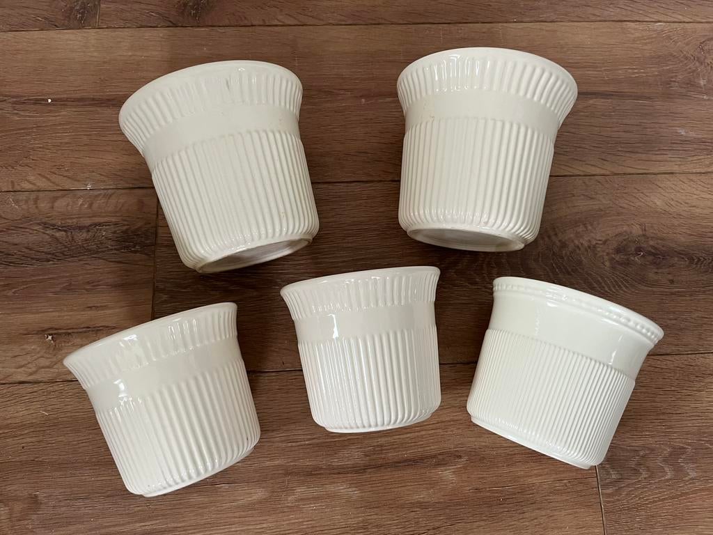 Bloempotten royal creme ribbel 5 stuks, Tuin en Terras, Bloempotten, Rond, Binnen, Ophalen of Verzenden, Zo goed als nieuw