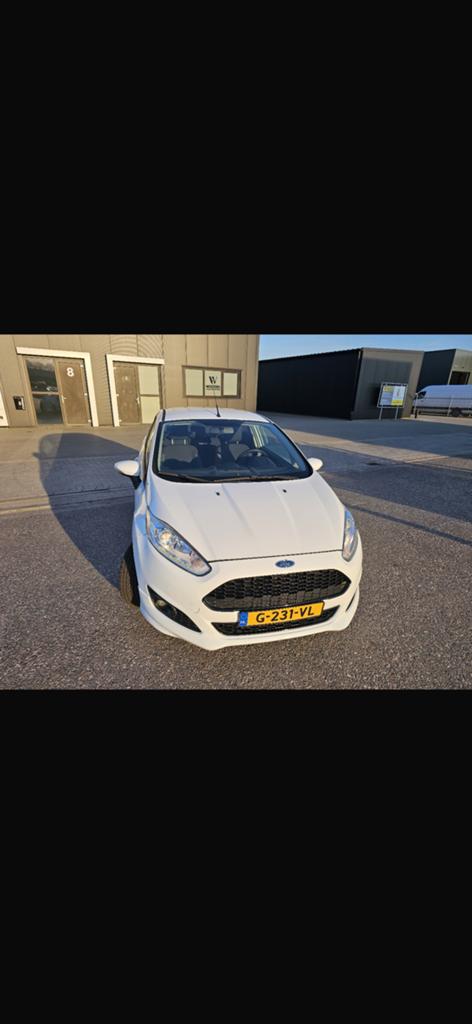 Ford Fiësta 1.0 92KW/125PK 3D 2013 Wit, Auto's, Voorwielaandrijving, 40 €/maand, Euro 6, Overige kleuren