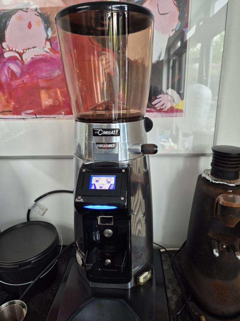 LaCimbali Magmum on demand, Witgoed en Apparatuur, Koffiemachine-accessoires, Ophalen of Verzenden, Gebruikt, Overige merken, Koffiemolen