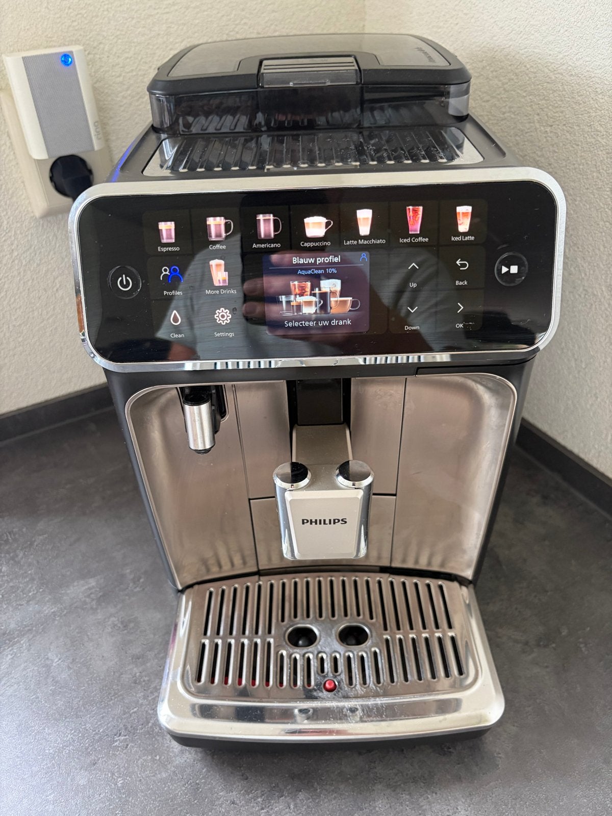 Philips LatteGo 5500 EP5547/90 volautomatische espressomachi, Ophalen, Espresso apparaat, Koffiebonen, Zo goed als nieuw