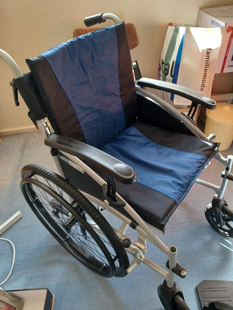Rolstoel ( lichtgewicht) blauw, Diversen, Ophalen, Inklapbaar, Nieuw, Duwrolstoel
