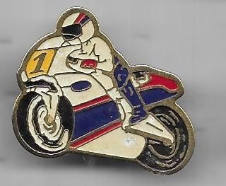 MOTOR RIJDER NR 1 PIN, Verzamelen, Speldjes, Pins en Buttons, Verzenden, Zo goed als nieuw, Sport, Speldje of Pin