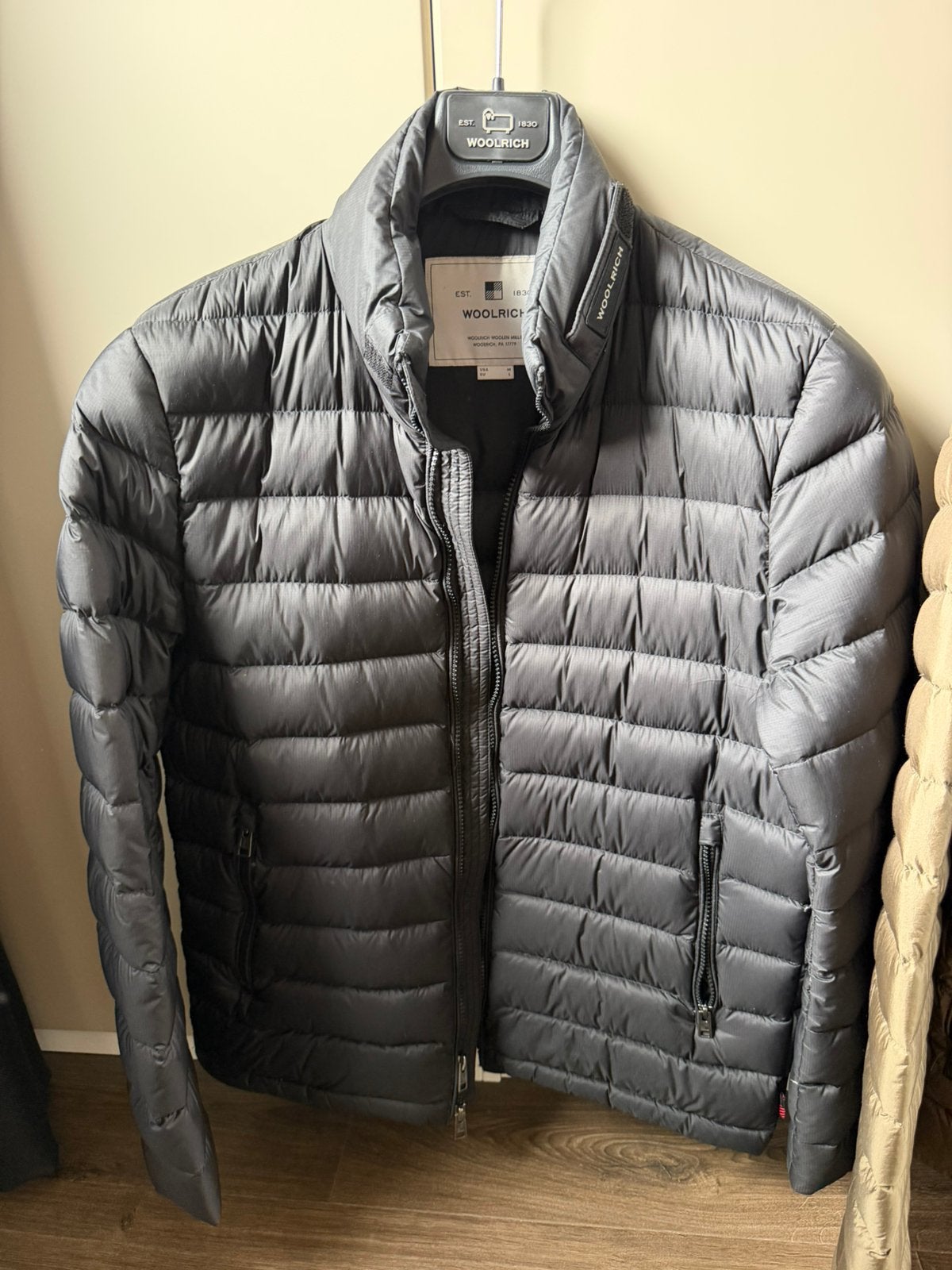 WOOLRICH donsjas te koop! Maat L, Ophalen of Verzenden, Zo goed als nieuw, Maat 52/54 (L), Zwart