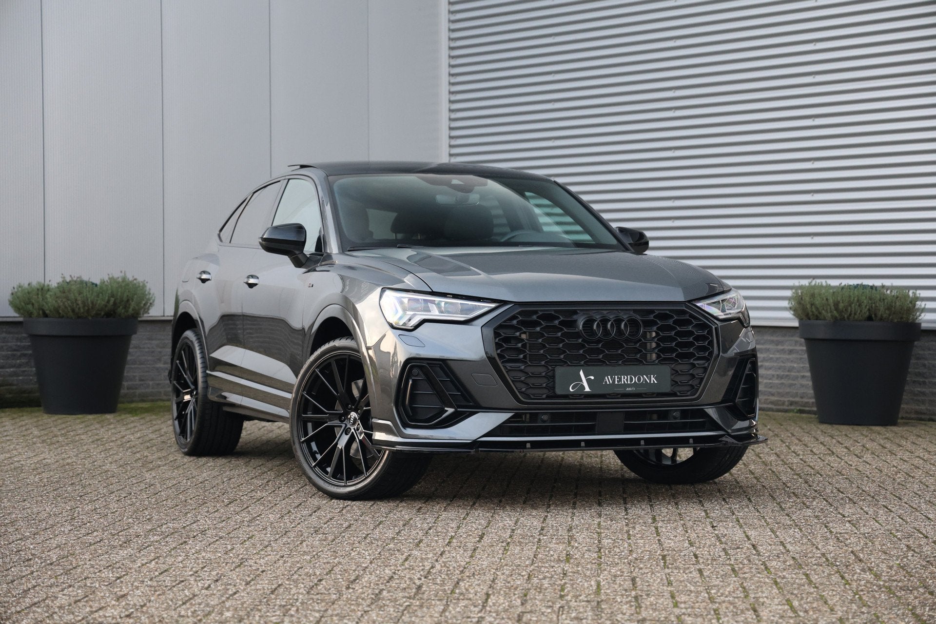 Audi Q3 Sportback 45 TFSI e 245pk Competition S-Line Black P, Auto's, Dealer onderhouden, Gebruikt, Hybride Elektrisch/Benzine