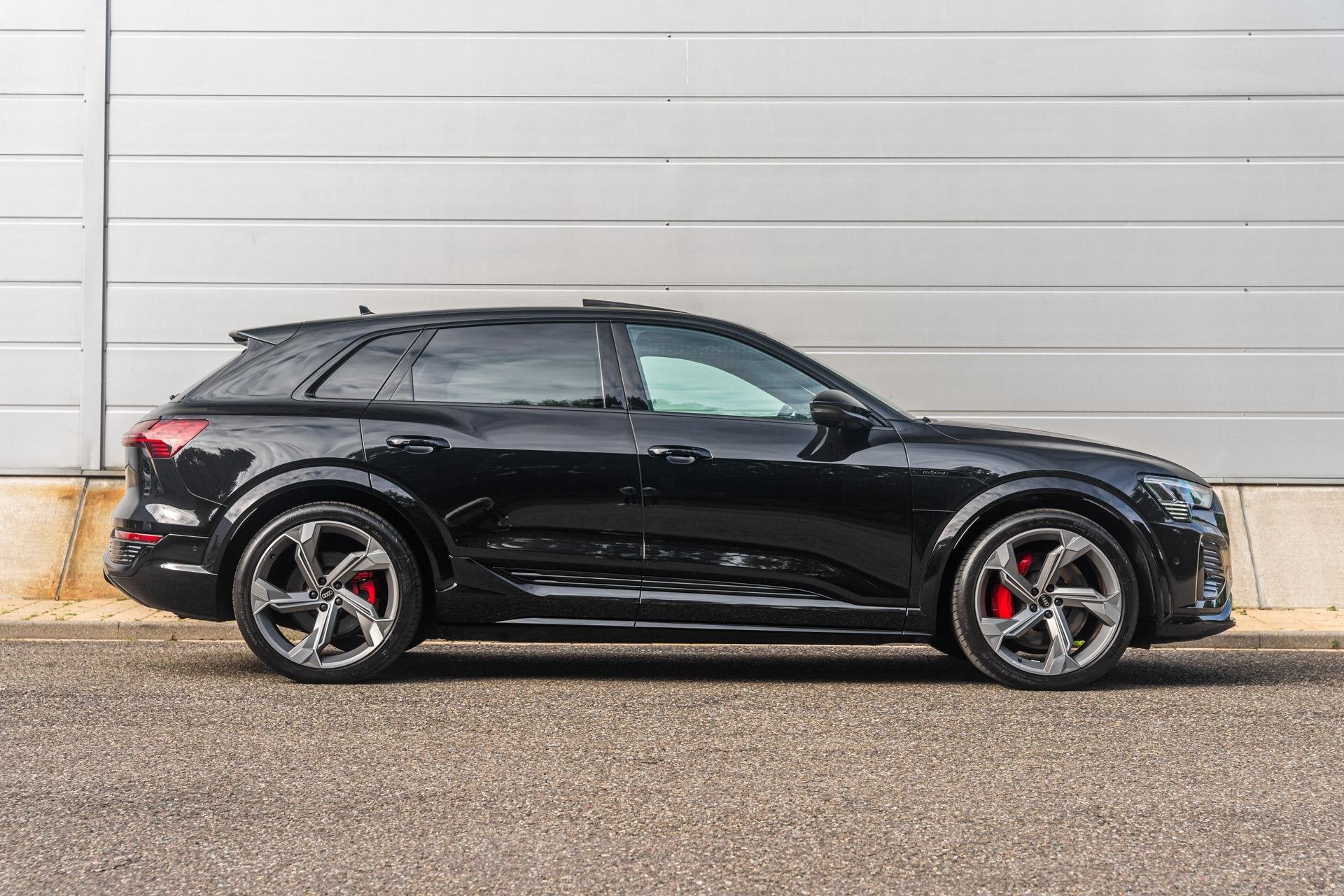 Audi SQ8 e-tron 503pk Quattro 115 kWh | Panoramadak | B&O Pr, Auto's, Audi, Automaat, 2625 kg, Zwart, 115 kWh