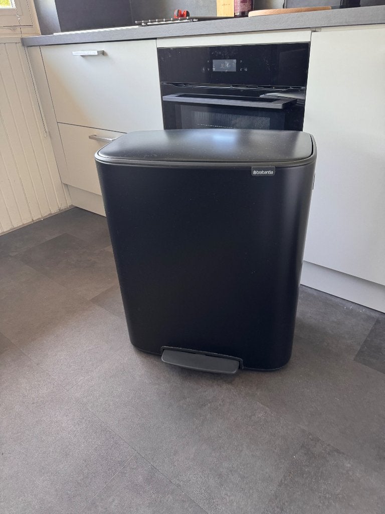 Prullenbak (Brabantia), Ophalen, 50 – 75, Met pedaal, 40 liter of meer