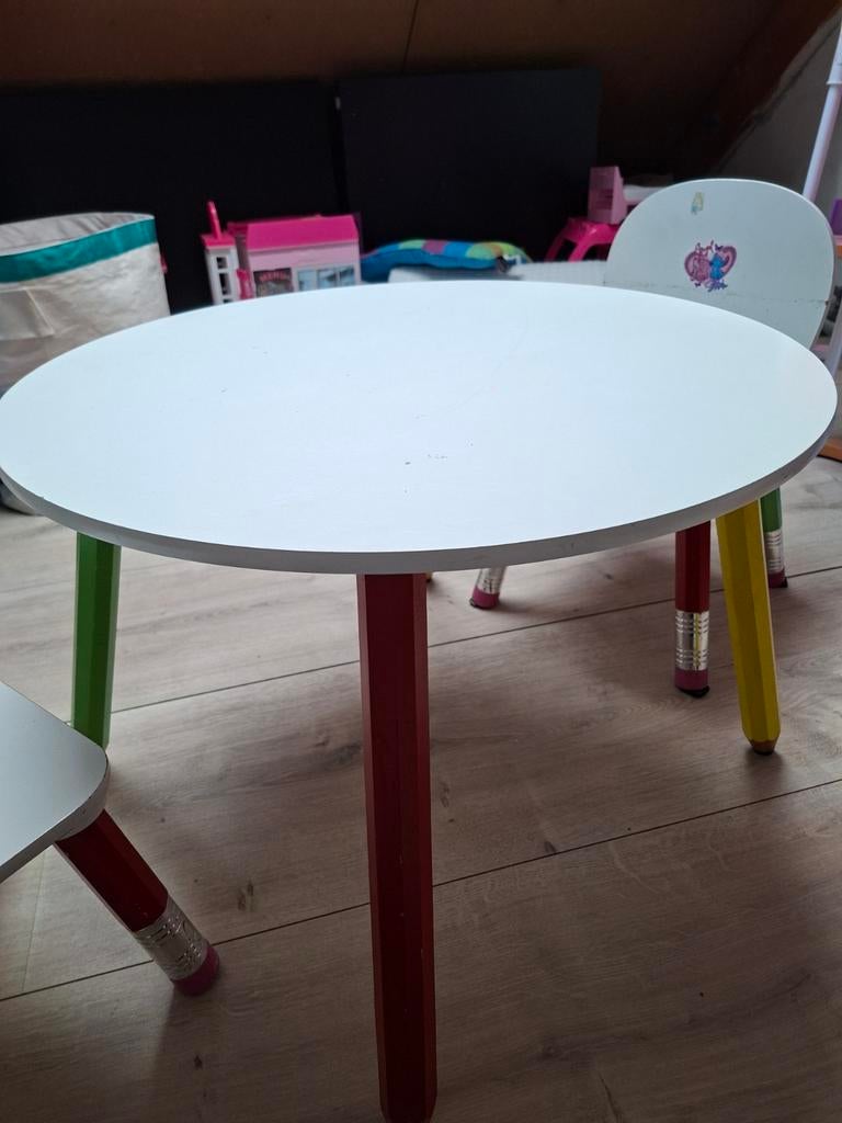 Kindertafel en stoelen set - Potlood design, Kinderen en Baby's, Kinderkamer | Tafels en Stoelen, Ophalen