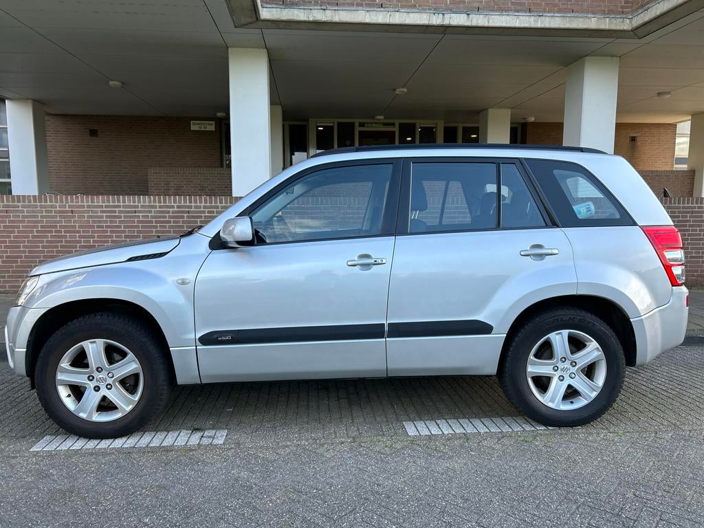 Suzuki Grand Vitara 2.0 5D 2007 Grijs, Stof, 1995 cc, Zwart, 4 cilinders
