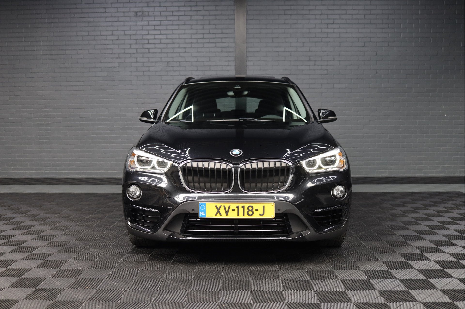 Foto 3 van BMW X1 sDrive18i Executive Edition | NAP | PANORAMADAK | TRE