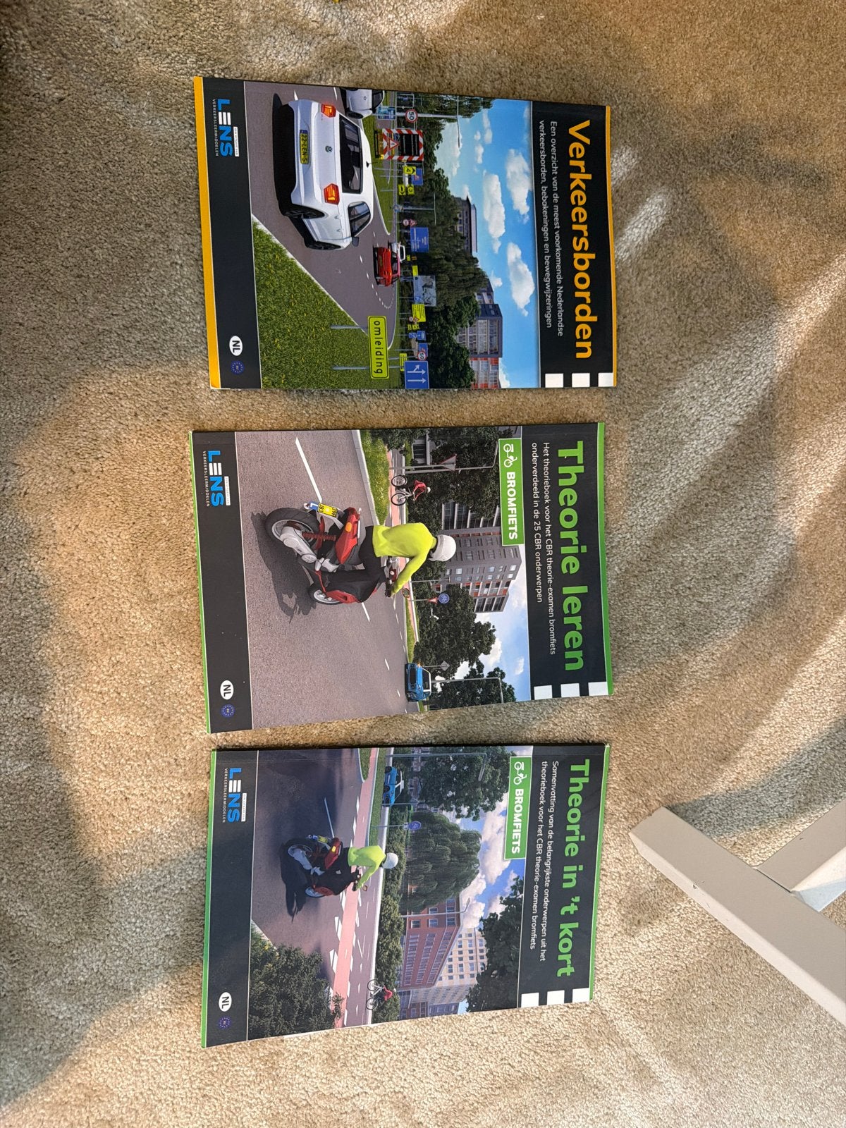 Bromfiets theorieboeken (3 stuks) - LENS Verkeersmiddelen, Ophalen of Verzenden, Zo goed als nieuw, Overige niveaus