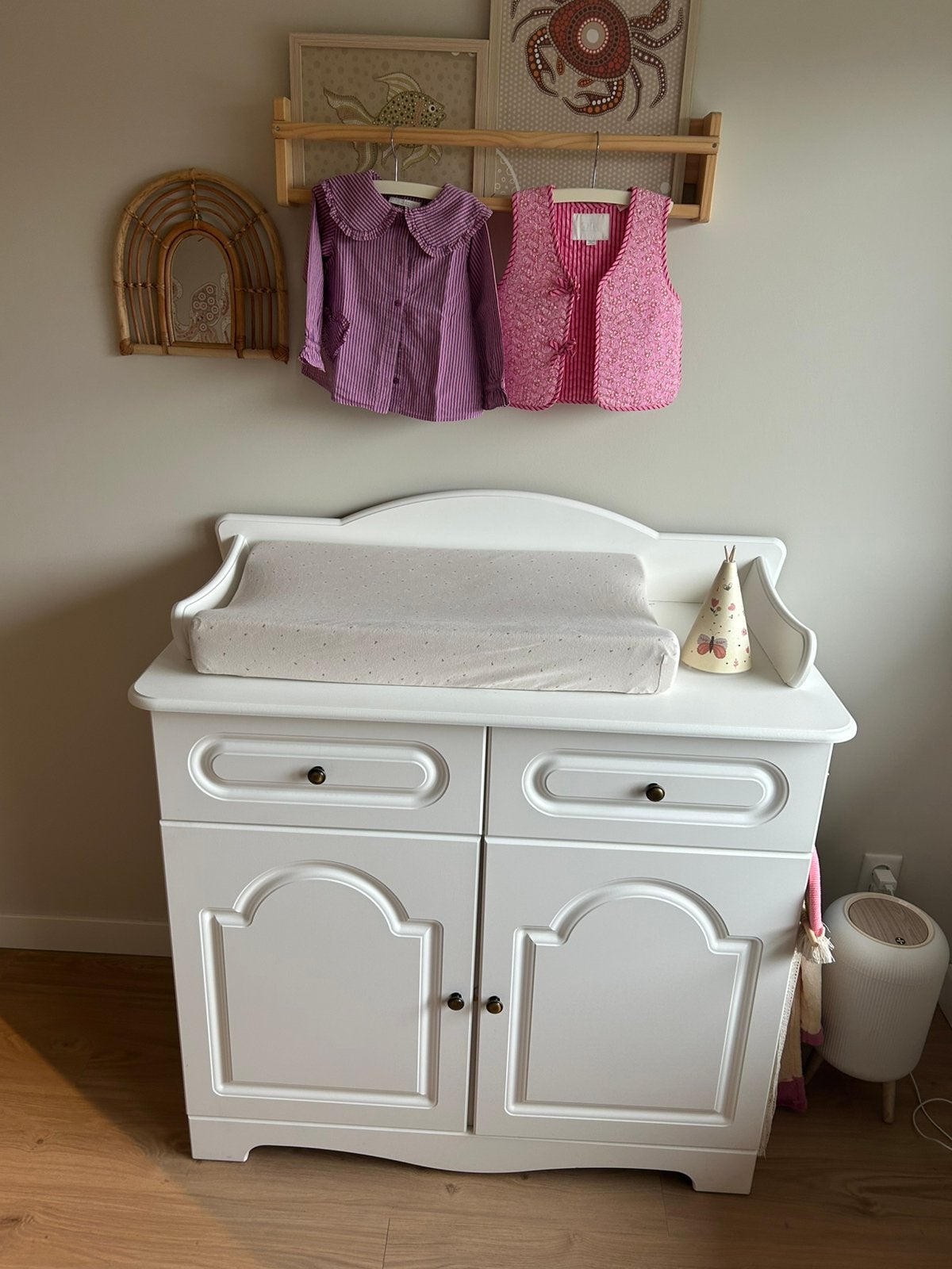 Prachtige witte brocante babycommode, Ophalen, 50 tot 70 cm, 90 tot 105 cm, 100 cm of meer