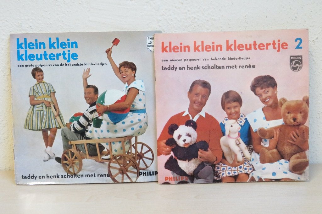 Kinderliedjes, 1960/61, 2 singeltjes. Klein klein kleutertje, Verzamelen, Retro, Audio en Video, Ophalen of Verzenden