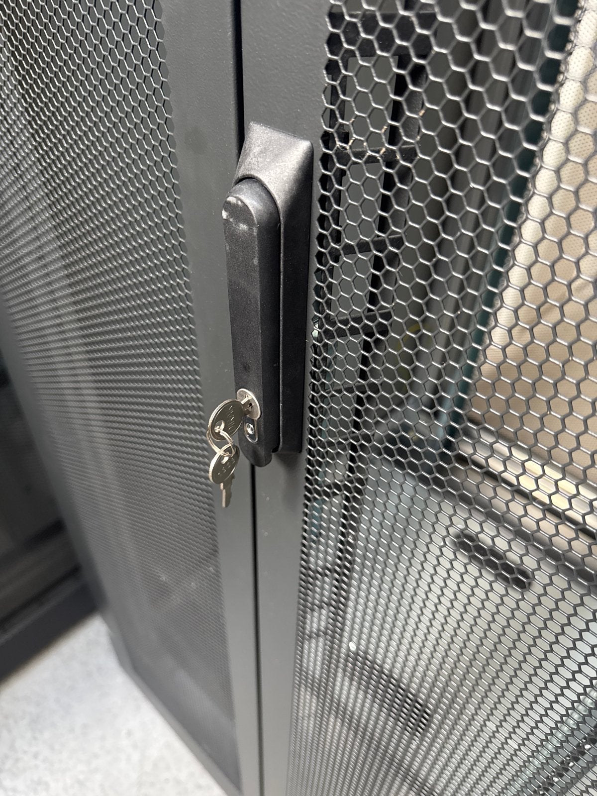 Foto 4 van Emerson Knürr / Vertiv DCM 42U Serverkast - 24 stuks