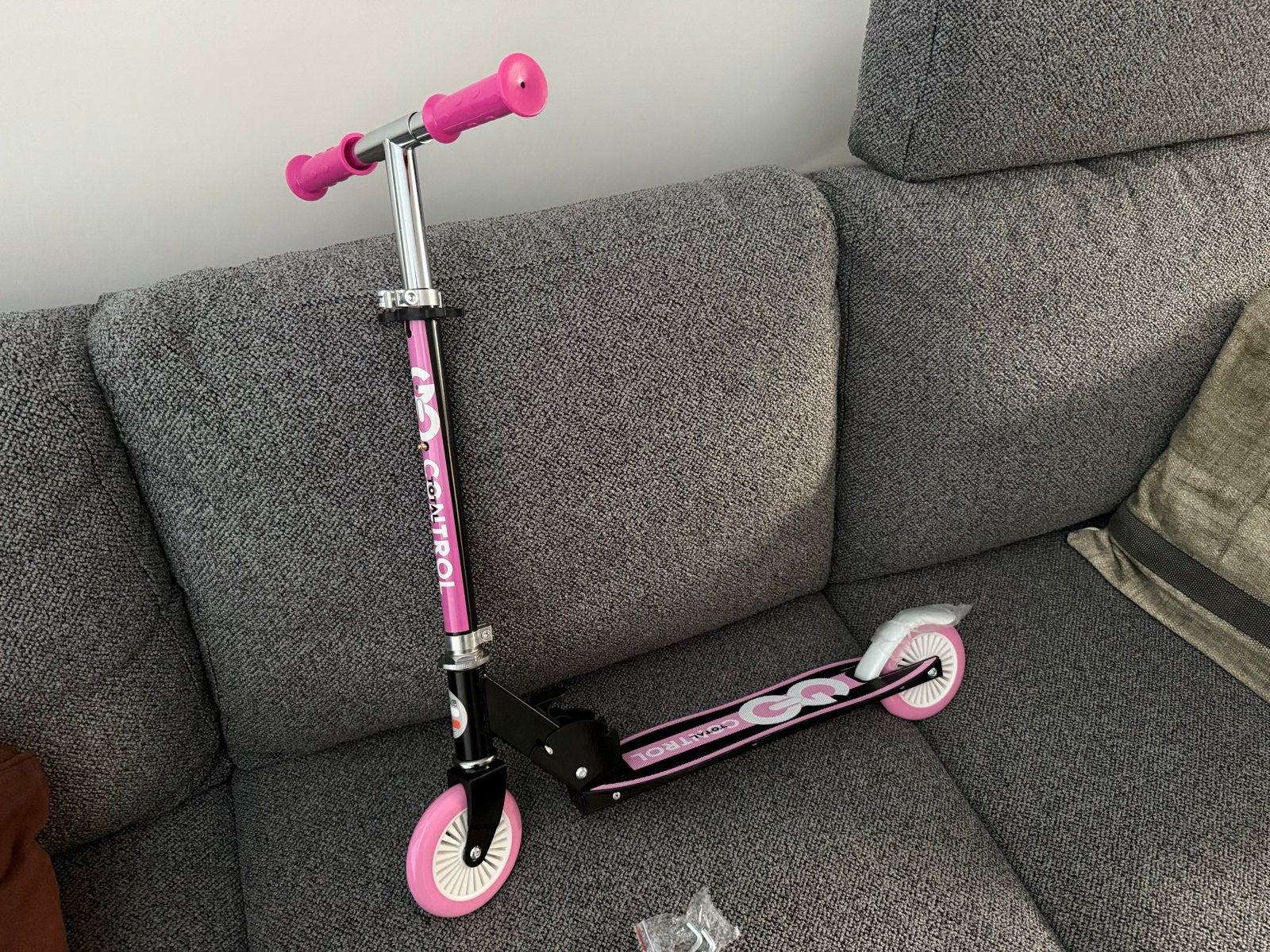Roze step voor kinderen - mist een moertje, Ophalen of Verzenden, Gebruikt, Gewone step