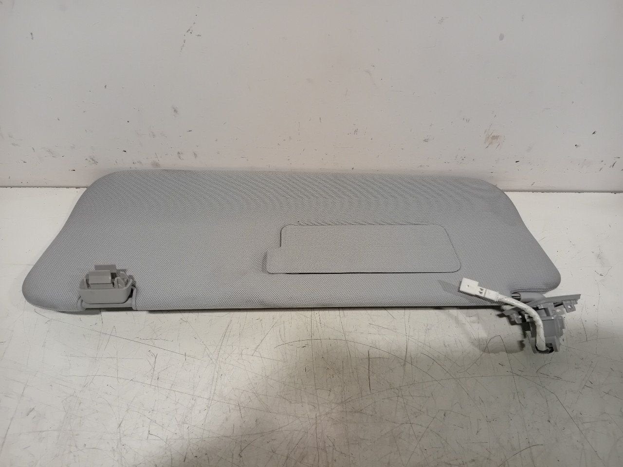 Zonneklep links Tesla Model Y, Onderdelen@venauto.nl, Van der Ven Autorecycling B.V., Gebruikt, Ettenseweg 76, 4706 PB Roosendaal, The Netherlands