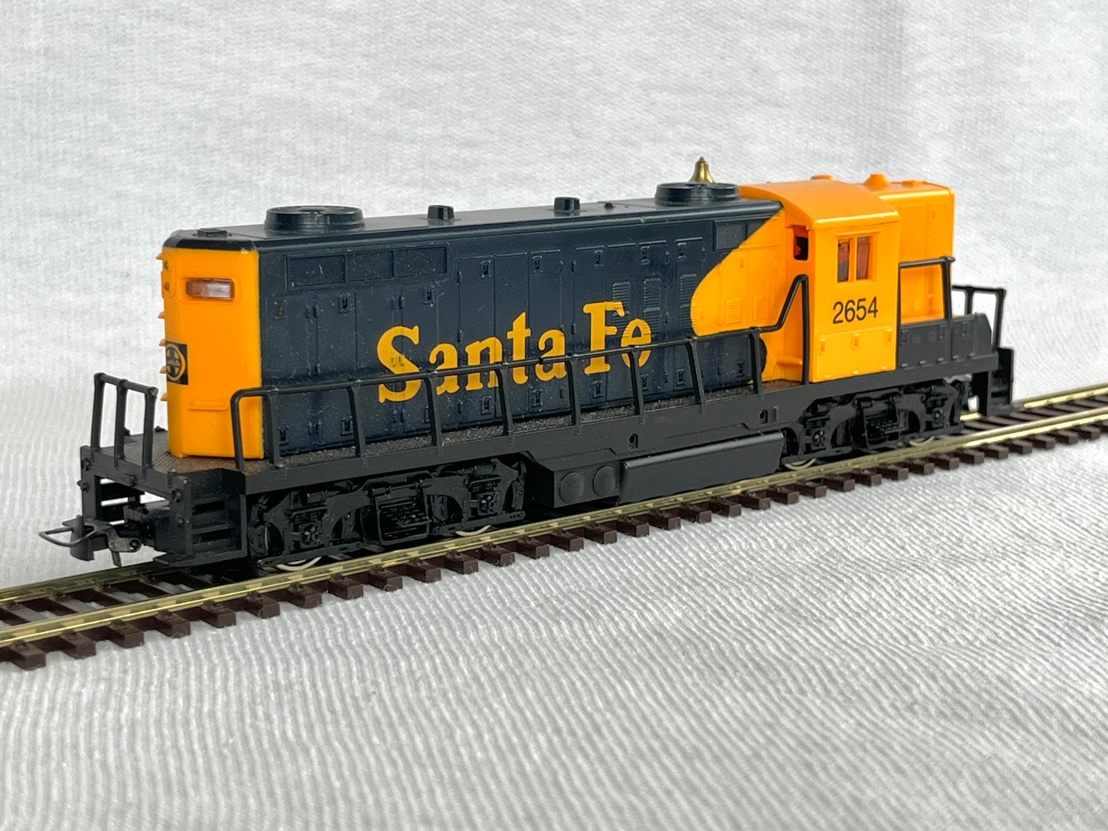 Mehano US Santa Fe 2654 Diesellok H0, Hobby en Vrije tijd, Modeltreinen | H0, Overige merken, Gebruikt, Ophalen of Verzenden, Analoog