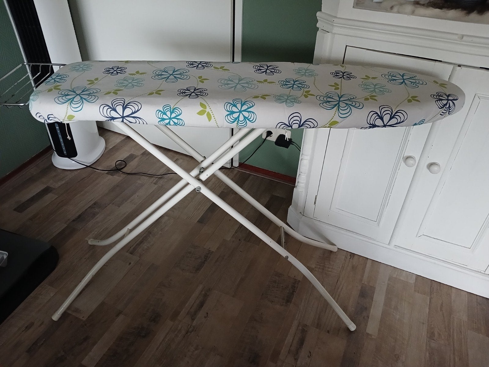 Strijkplank met bloemenprint - 105x32cm, Witgoed en Apparatuur, Strijkijzers en Strijkplanken, Ophalen of Verzenden, Gebruikt