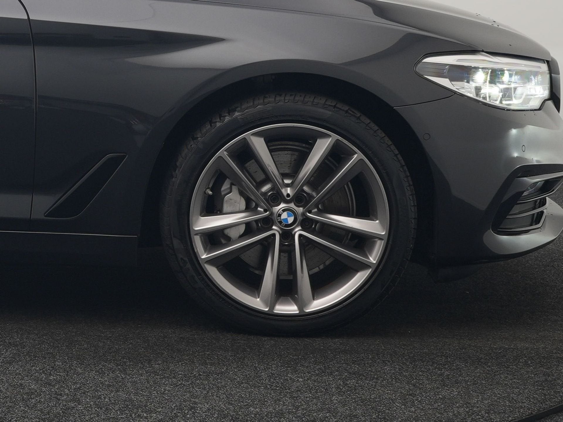 Foto 31 van BMW 5 Serie 530e iPerformance Sportline PHEV 252pk | Adaptiv
