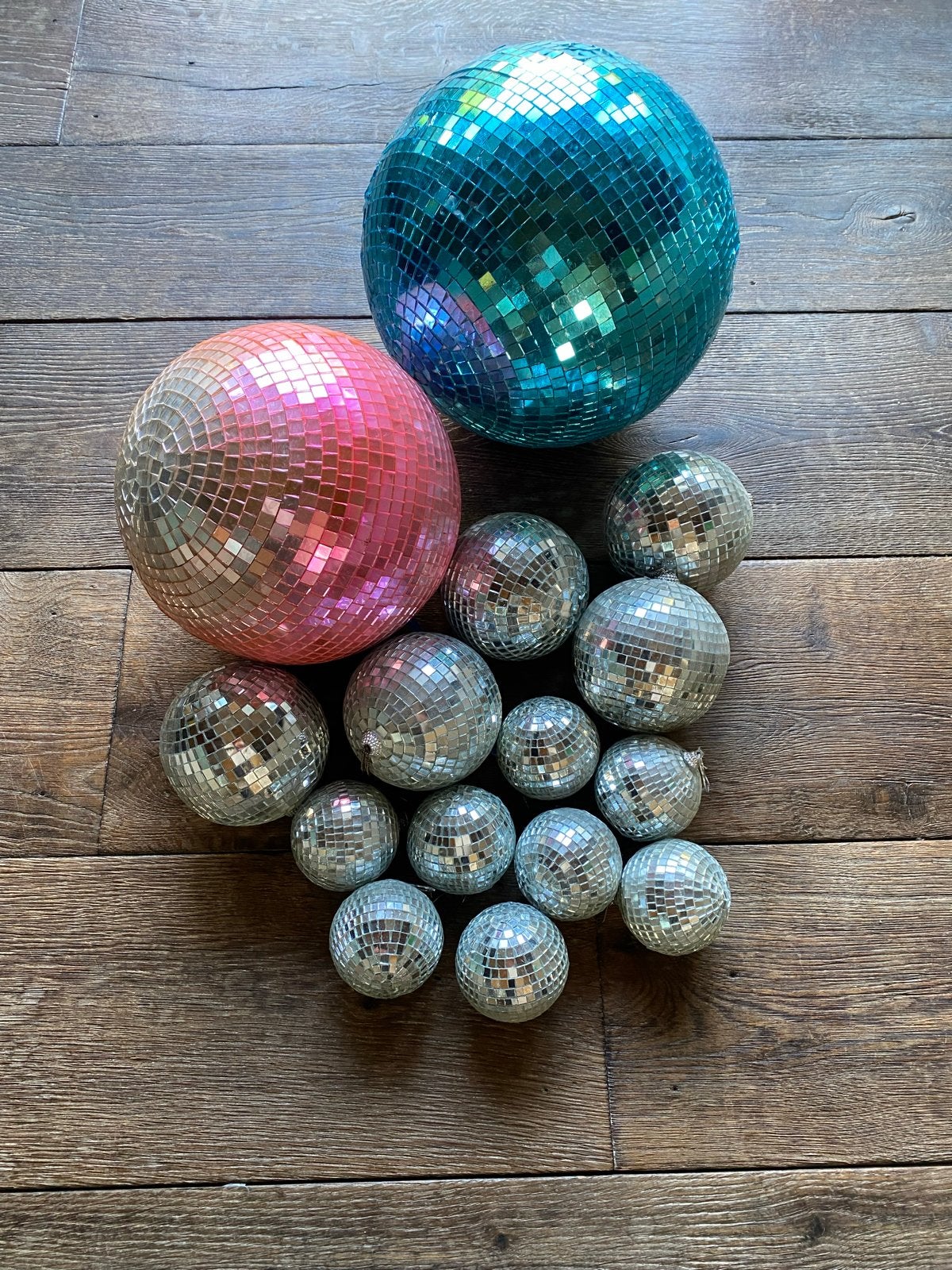Grote en kleine discoballen - set van 16 stuks, Vintage, Gebruikt, Meerkleurig, Ophalen of Verzenden