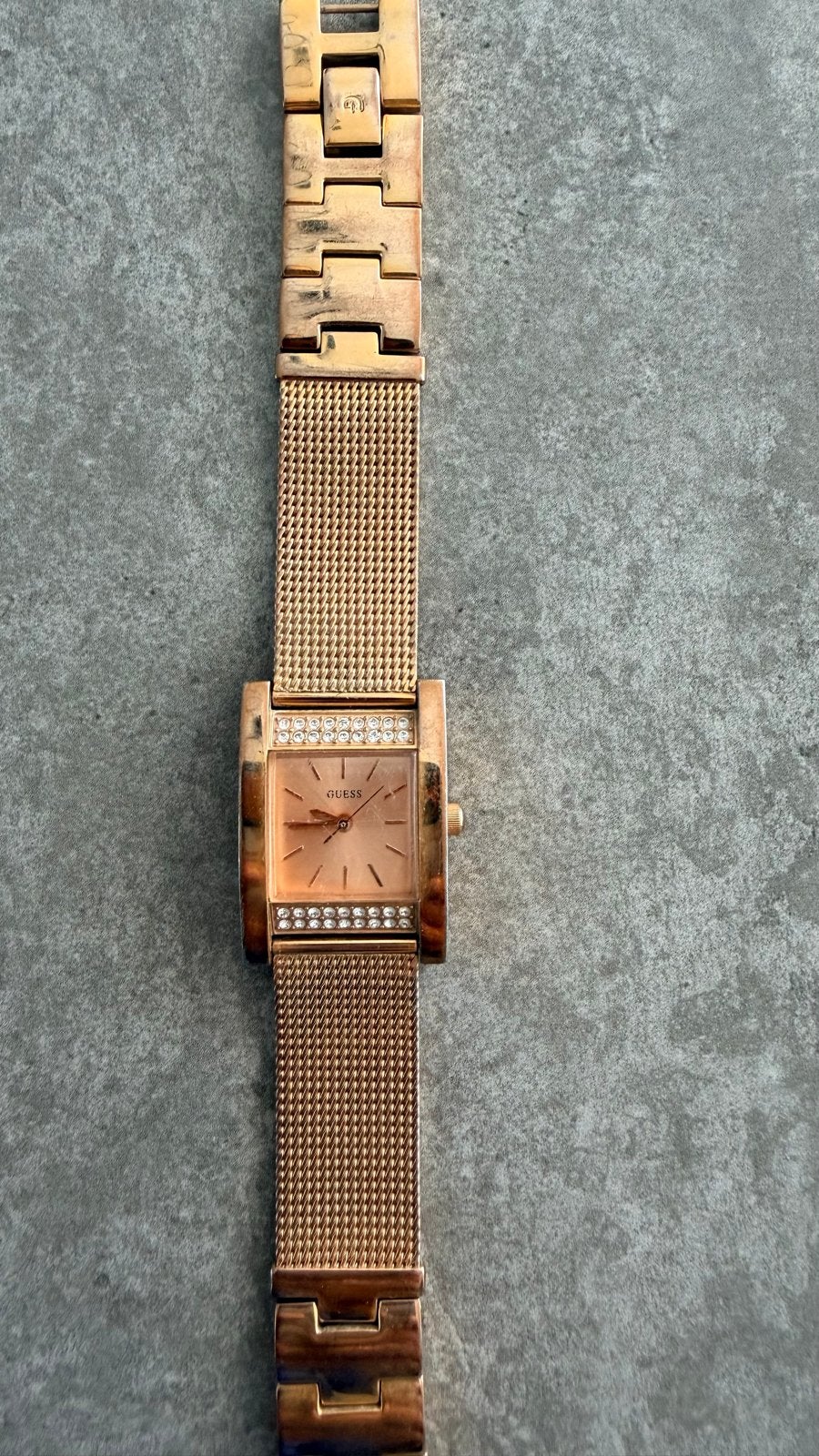 Guess dameshorloge roségoud met strass, Gebruikt, Guess, Polshorloge, Ophalen of Verzenden