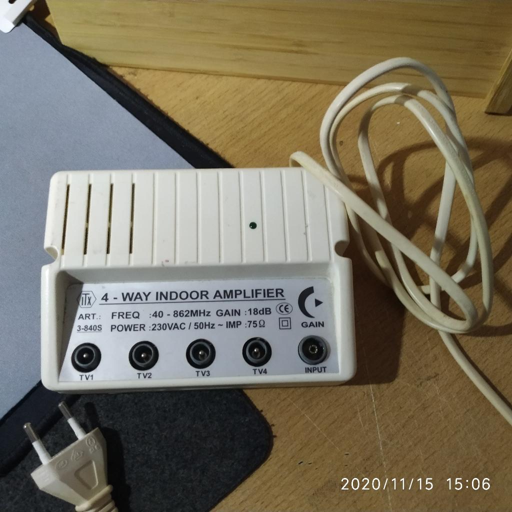 4-weg Antenne Amplifier voor binnen, Ophalen of Verzenden, Gebruikt