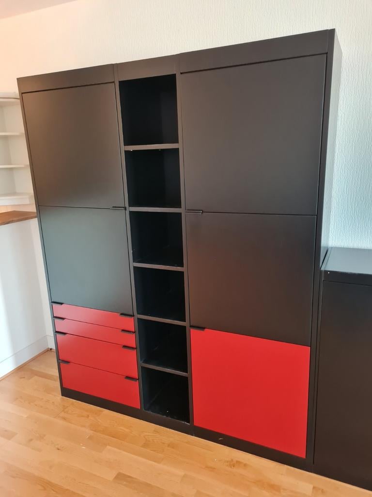 Zwarte en rode kast combinatie Pastoe design, Ophalen